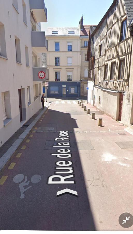 Appartement De La Rose Ruan Exterior foto